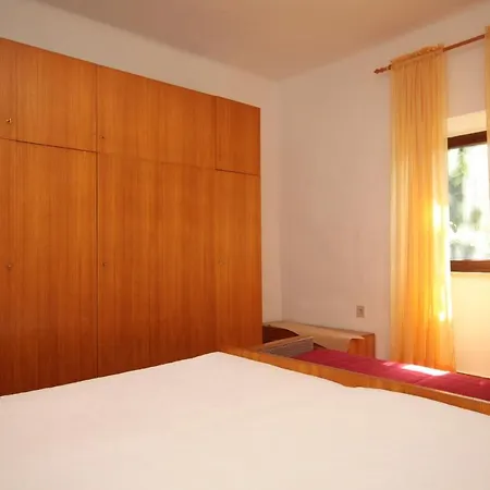 Basanija 7149c דירה *